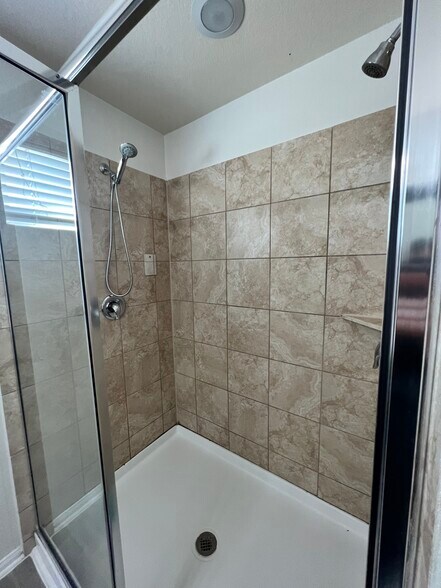 Building Photo - 15539 Sheldon Ridge Way