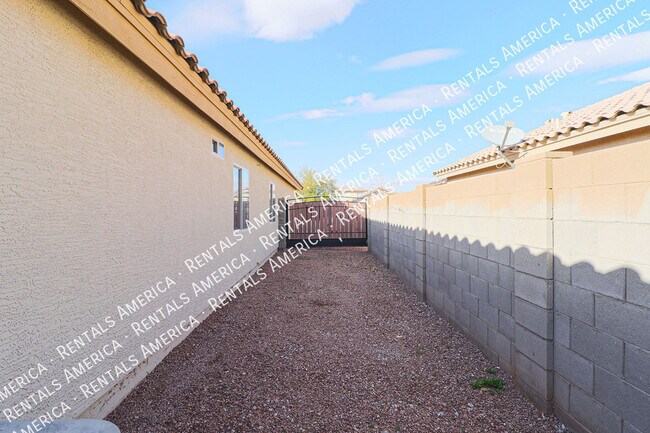 Building Photo - 12043 W Windrose Dr