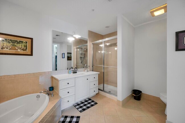 Building Photo - 10 Harbour Isle Dr E