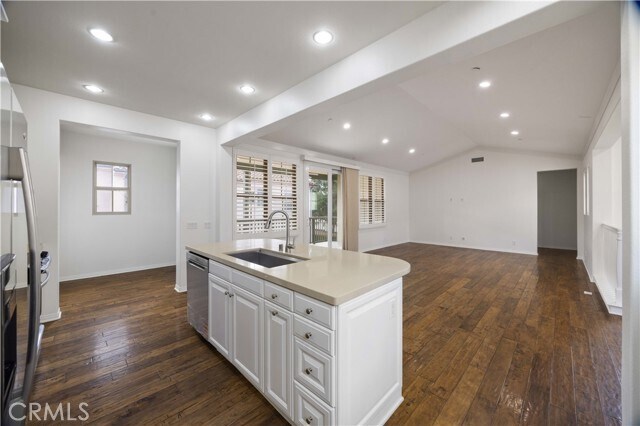 Building Photo - 60 Peony