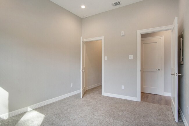 Building Photo - 5262 Ella Blvd