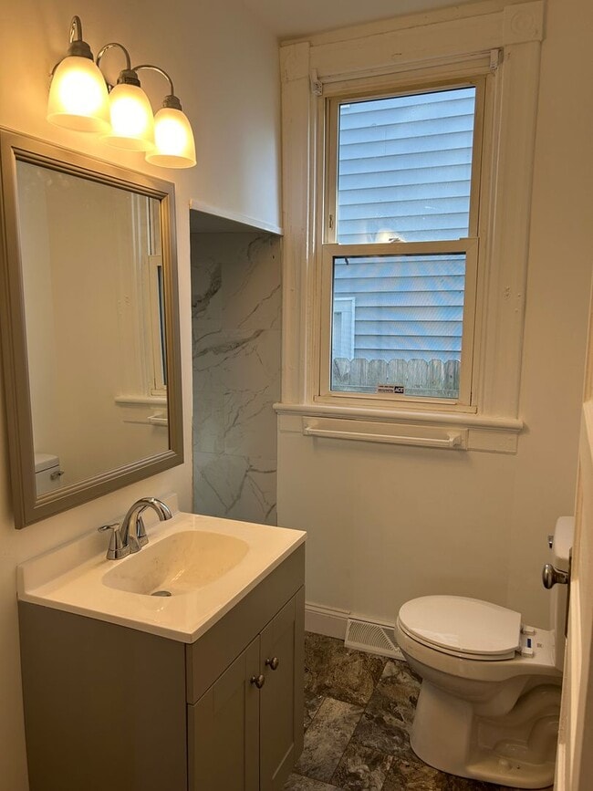 Building Photo - Charming 4-Bedroom Home in North Highland ...