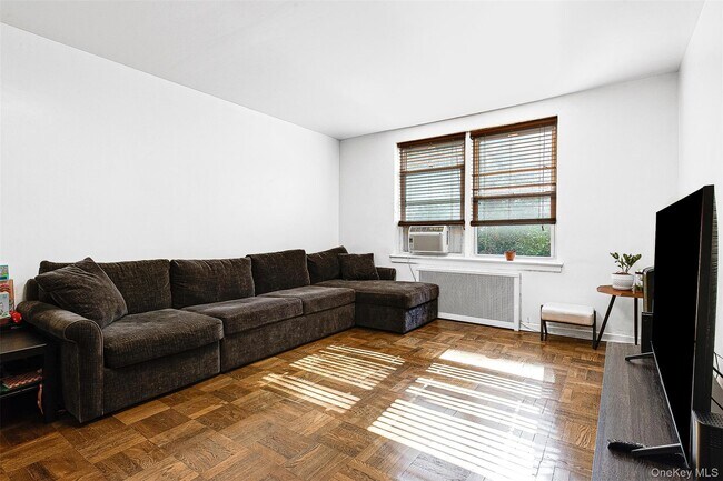 Building Photo - 102-55 67th Dr