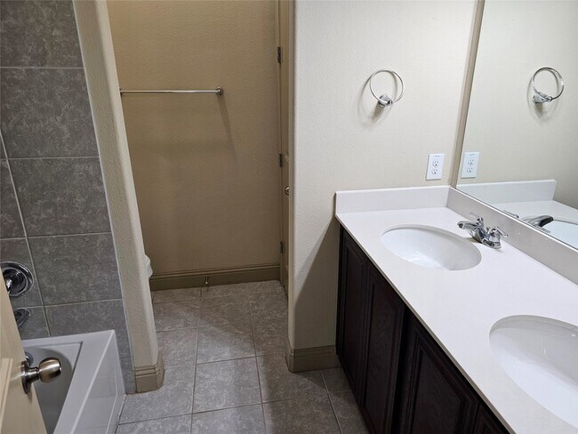 Building Photo - 4012 Eaton Park Dr