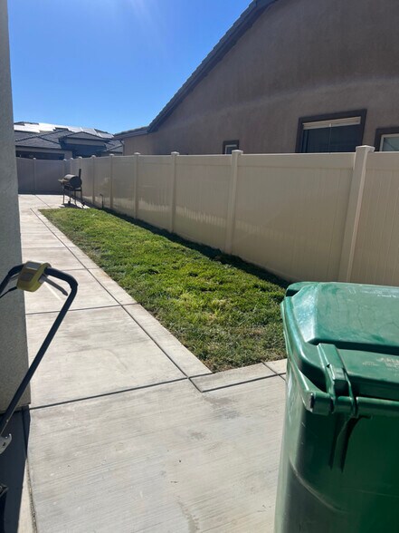 Building Photo - 1539 Newland Dr