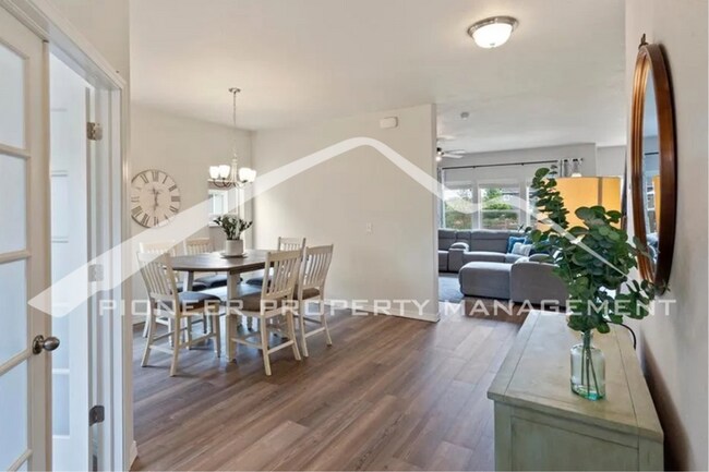 Building Photo - 8425 Mayfly Dr