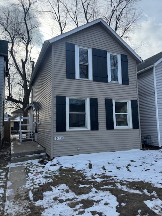 Building Photo - 619 3rd St