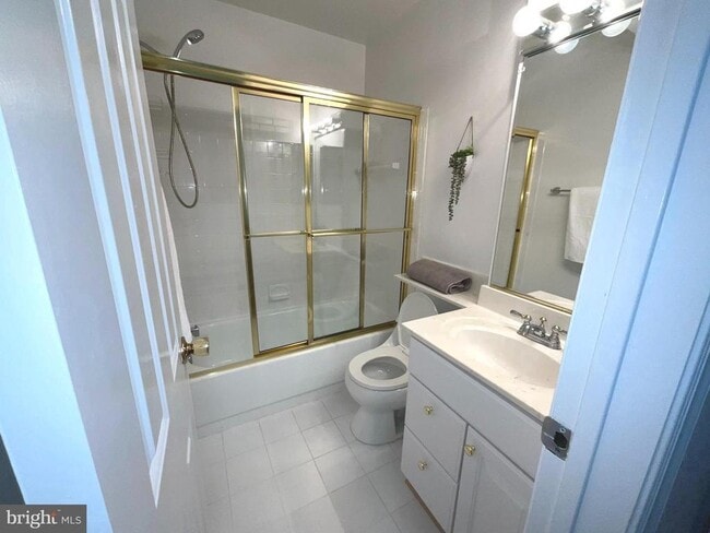 Building Photo - 1027 Travis Ln