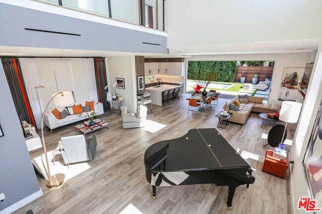 Building Photo - 912 N Crescent Heights Blvd