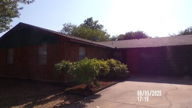 Building Photo - Fantastic Redo located in Terrace Hills.