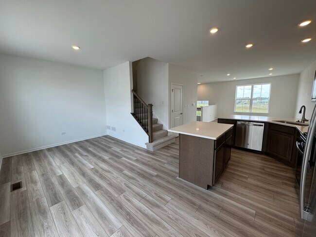 Building Photo - 14942 S McCarthy Cir