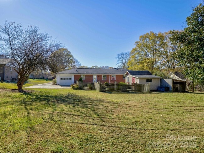 Building Photo - 3409 Oak Tree Trail