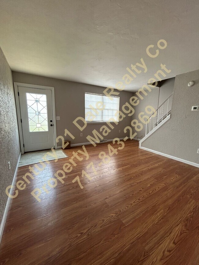 Building Photo - 3 BR, 1.5 Baths, 1 car garage Dover PA