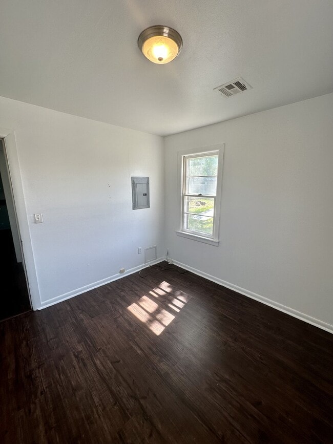 Building Photo - 1115 15th St