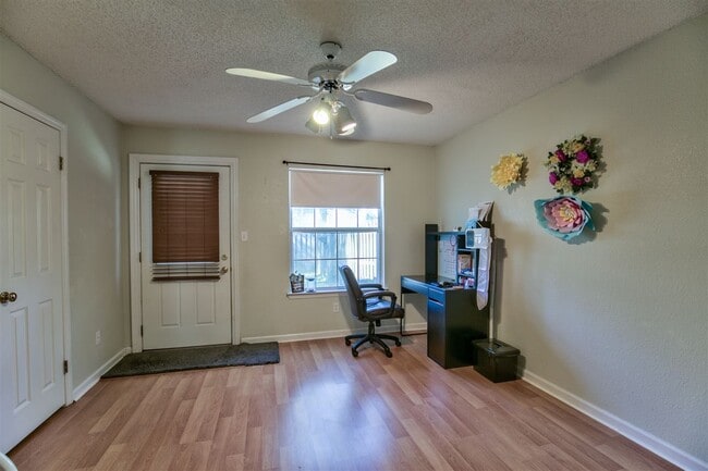 Building Photo - 2506 Golden Park Ln