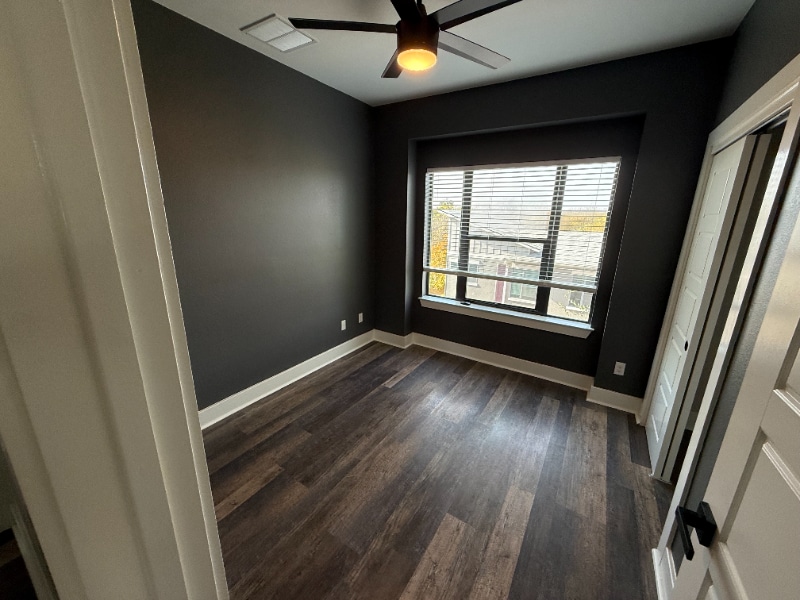 Building Photo - 1500 Lorraine Loop