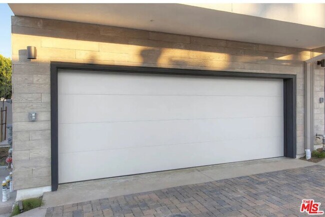 Building Photo - 3286 N Canary Way