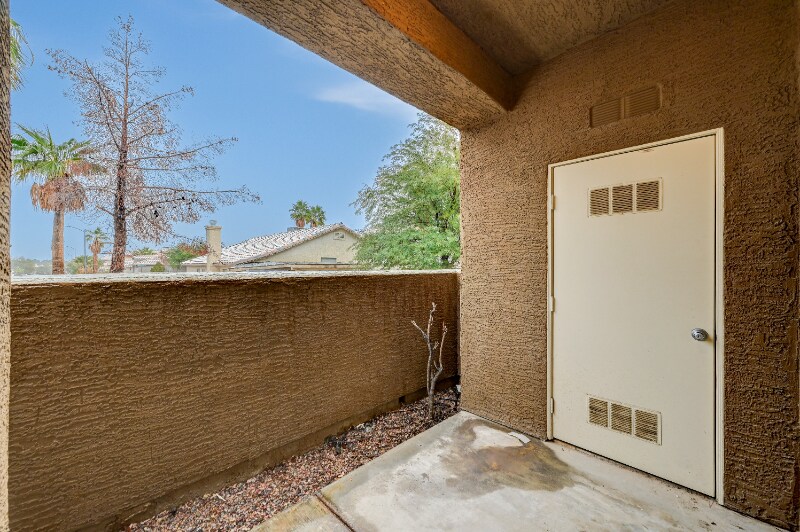 Building Photo - 8070 W Russell Rd