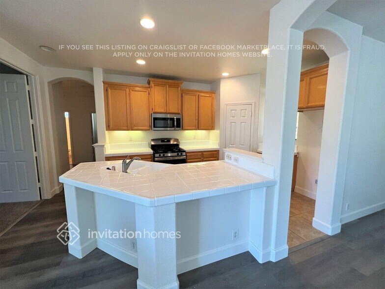 Building Photo - 5543 Ridgepoint Dr