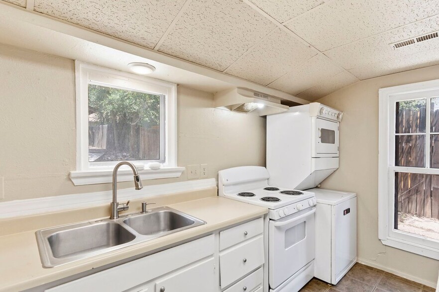 Building Photo - 312 N 24th St