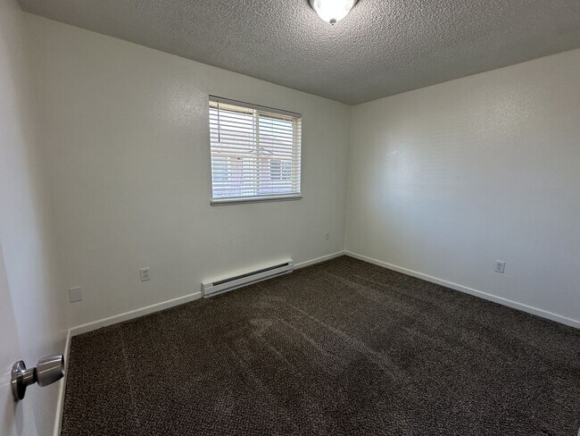 Building Photo - L994