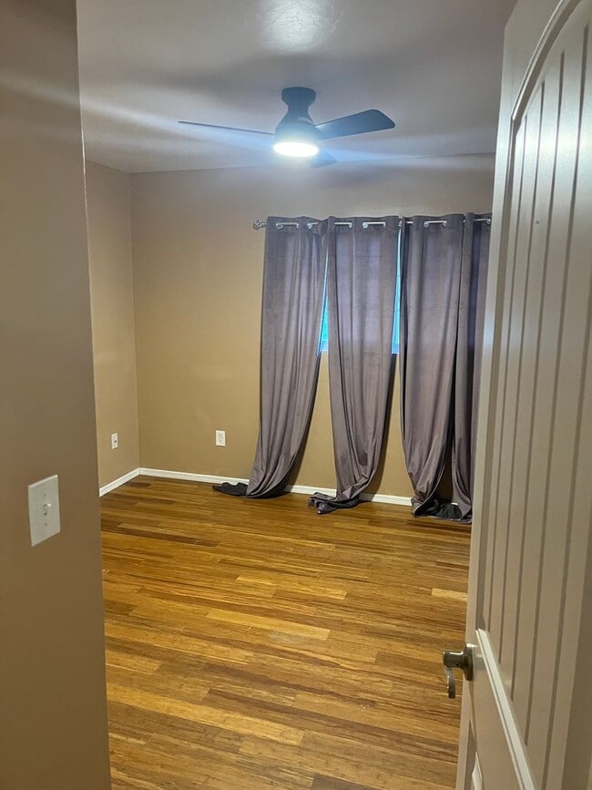 Building Photo - 626 S Huachuca St