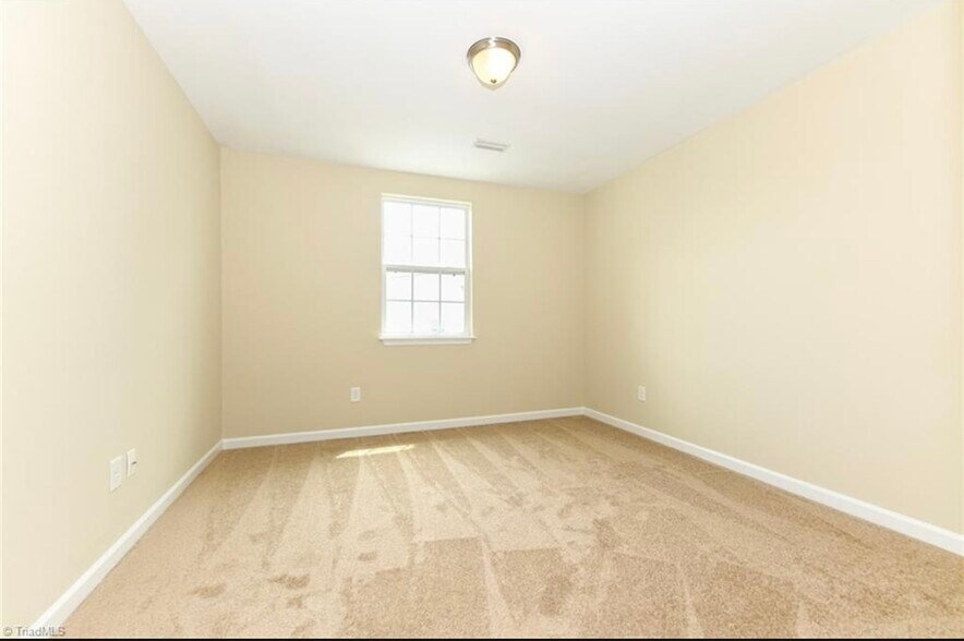 Building Photo - 636 Grasswren Way