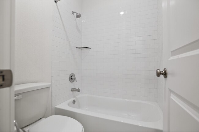 Building Photo - 16607 Lake Austin St