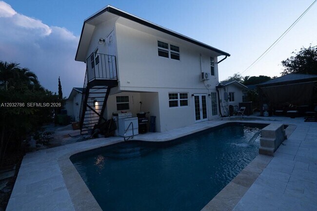Building Photo - 5941 NW 14th Ct