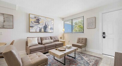 Building Photo - 556 Coral Ct