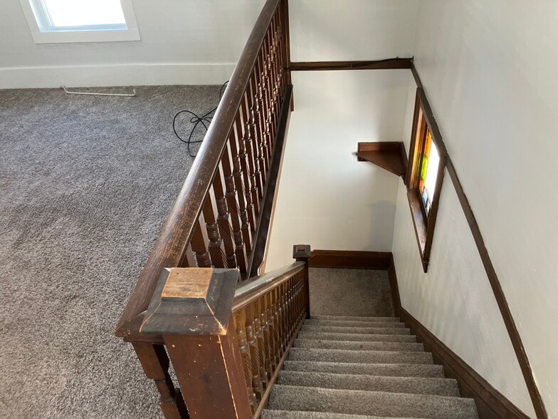 Building Photo - 327 5th Ave