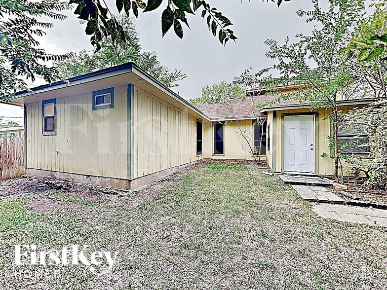 Building Photo - 811 W Lynn Creek Dr