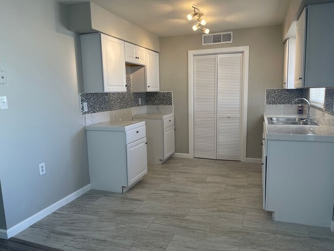 Building Photo - Charming 3-Bedroom Home Near UNLV & the Strip
