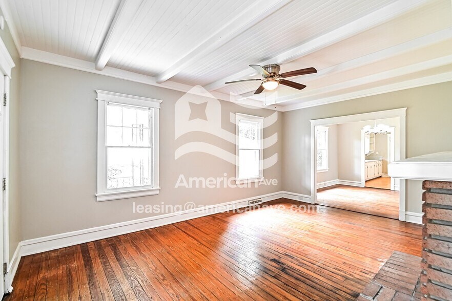 Building Photo - 608 Muller Ave