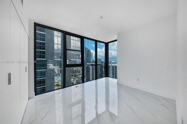 Building Photo - 700 NE 24th St