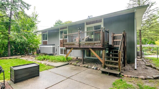Building Photo - 406 Manor Dr
