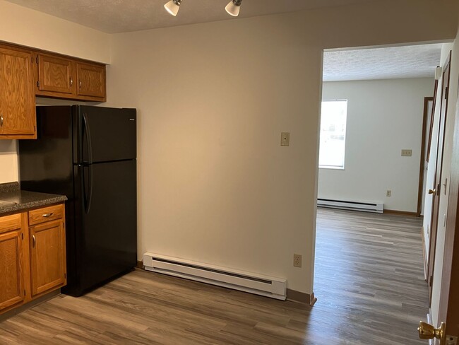 Building Photo - Troy Crossing - 2 Bedroom & 1.5 Bath Townh...