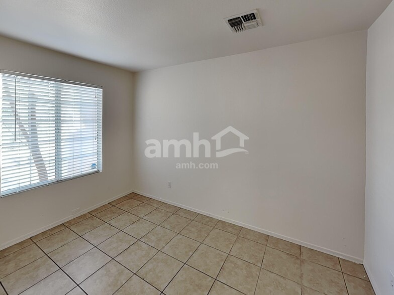 Building Photo - 2727 N 87th Ave