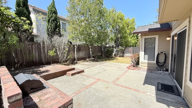 Building Photo - 223 Tipperary Lane -30% Rental Fee
