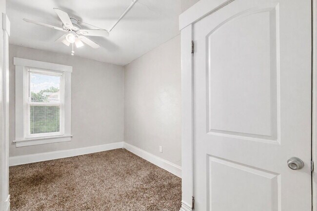Building Photo - 24 E Blake Ave