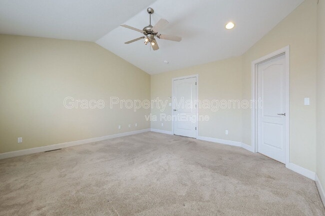 Building Photo - 566 Josephine St