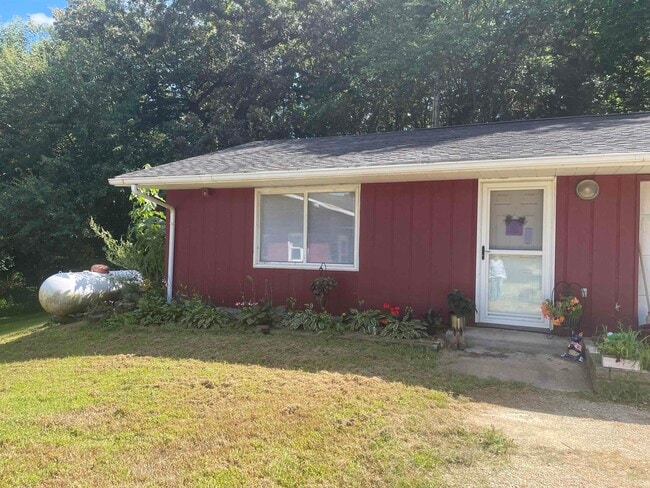 Primary Photo - 3827 NW Miner Rd