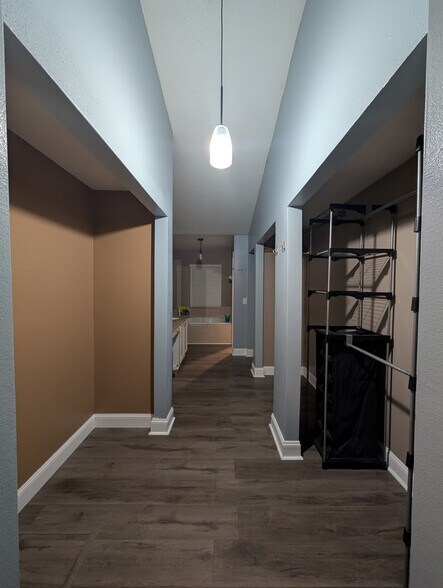 Building Photo - 4456 Oakham Ct
