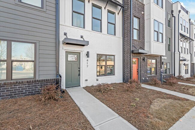 Building Photo - (Move-in Special) 3 Bedroom Townhome in LoSo!