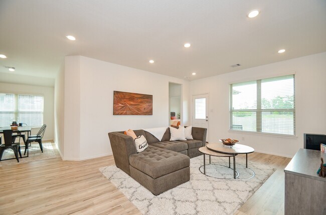 Building Photo - 1105 Breech Dr