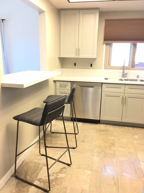 Building Photo - 6716 Clybourn Ave