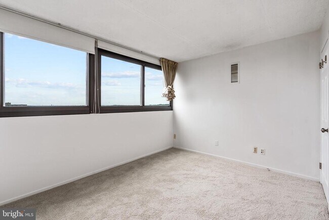 Building Photo - 5911 Edsall Rd