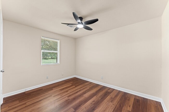 Building Photo - 1505 Gladiola Ave