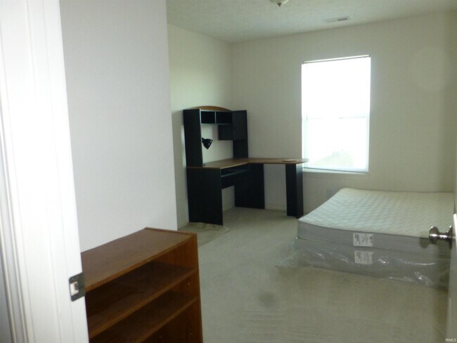 Building Photo - 3210 Fleming Dr