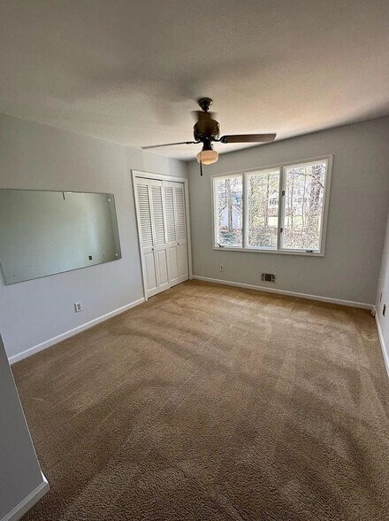 Building Photo - 194 Millbrook Farm Rd